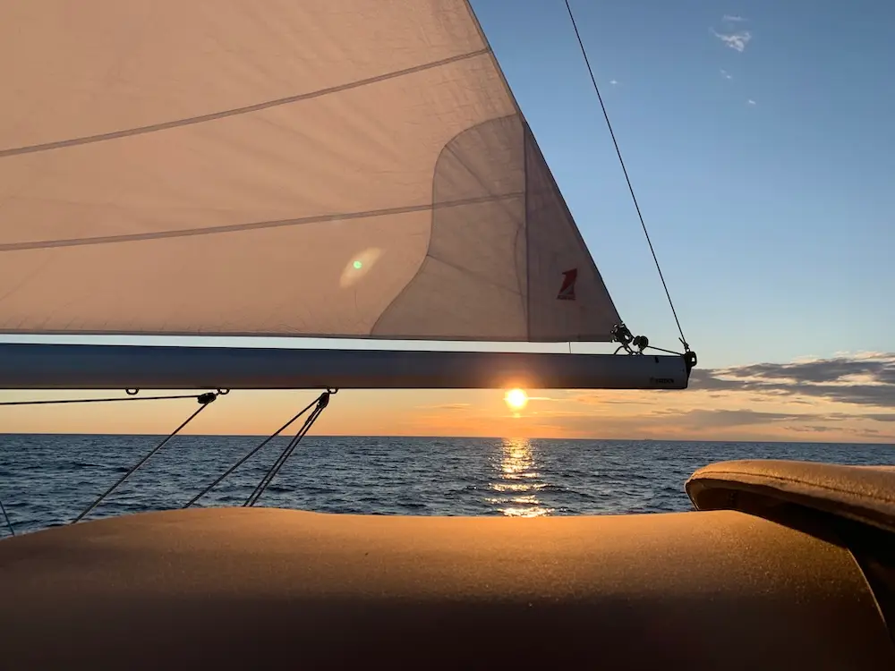 Insuring a sailing yacht or a motor yacht: very different insurance needs